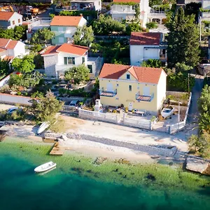 https://planikovica-apartments.hotels-in-trogir.com