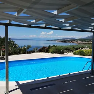 https://villa-marlin.primorje-gorskikotar.com