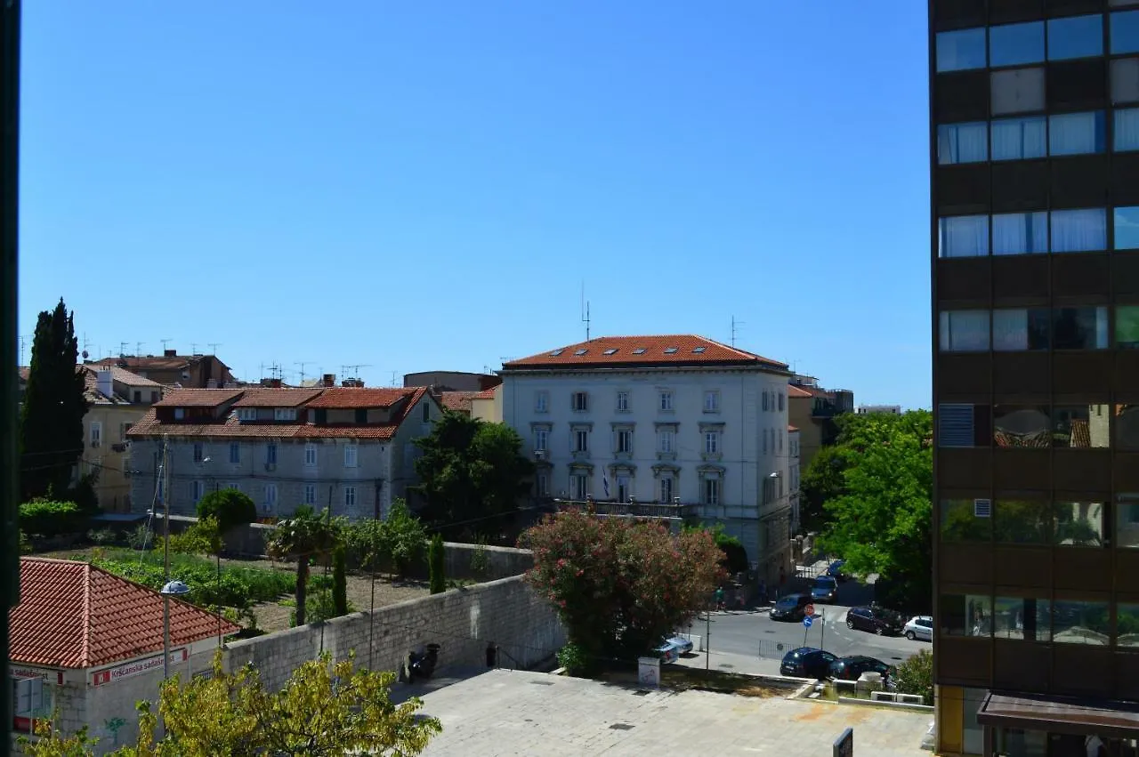 Hotel Villa Diana Σπλιτ 3*,